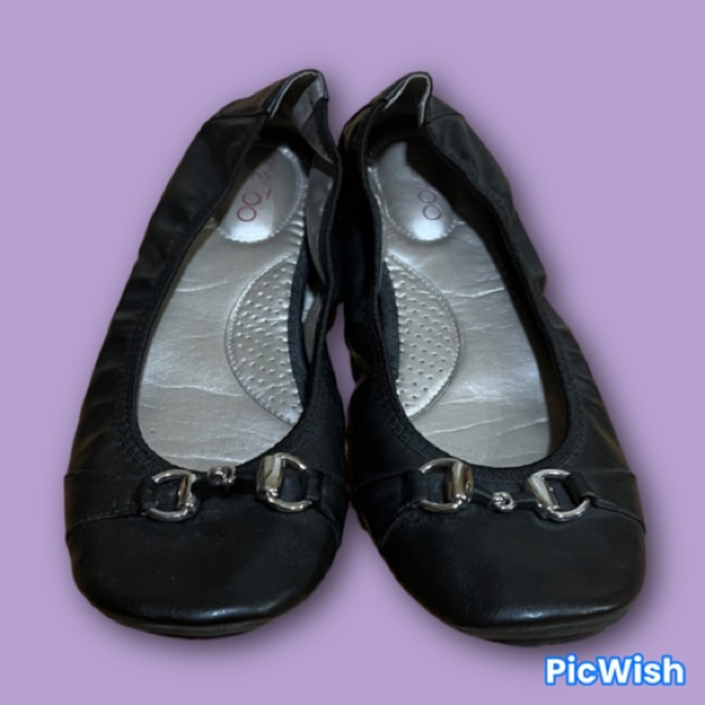 Me Too flats. Black. 9.5